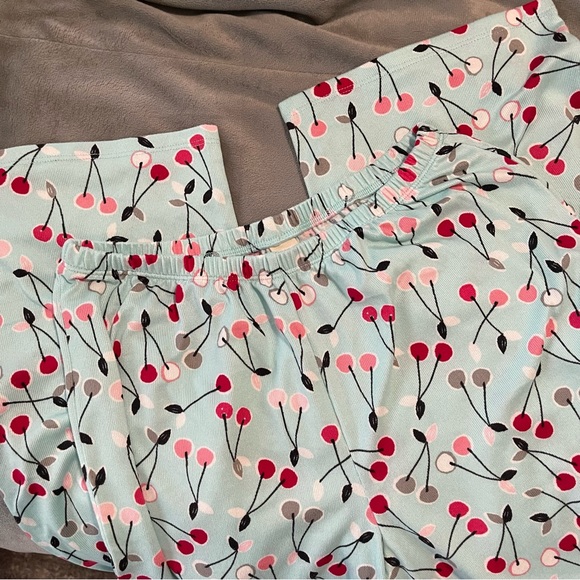 🍒 HUE Brushed Loose Pajama Set - Picture 3 of 8